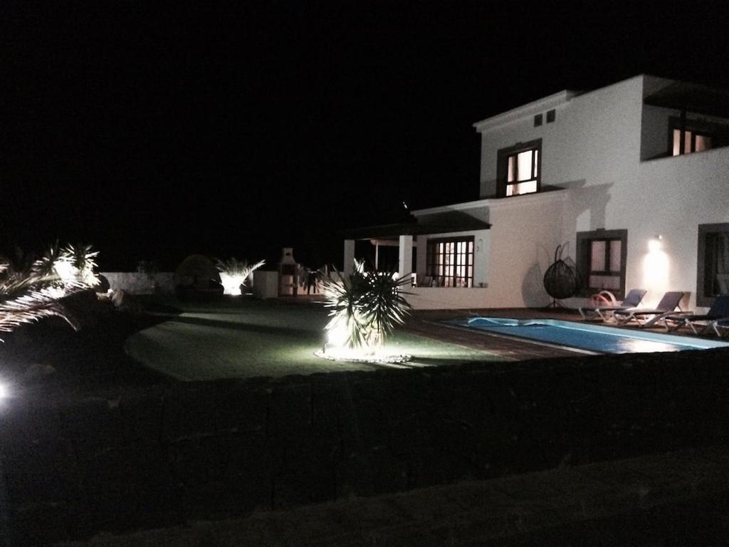 Luxury 3Bed Villa With Heated Private Pool, Full Sky And Free Wifi Playa Blanca  Extérieur photo